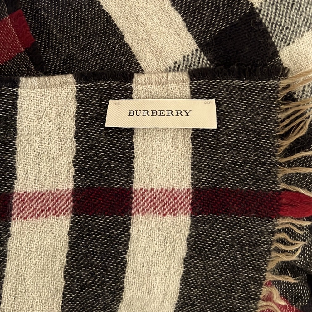 Burberry Signature Check Print Wool Scarf - Reversible